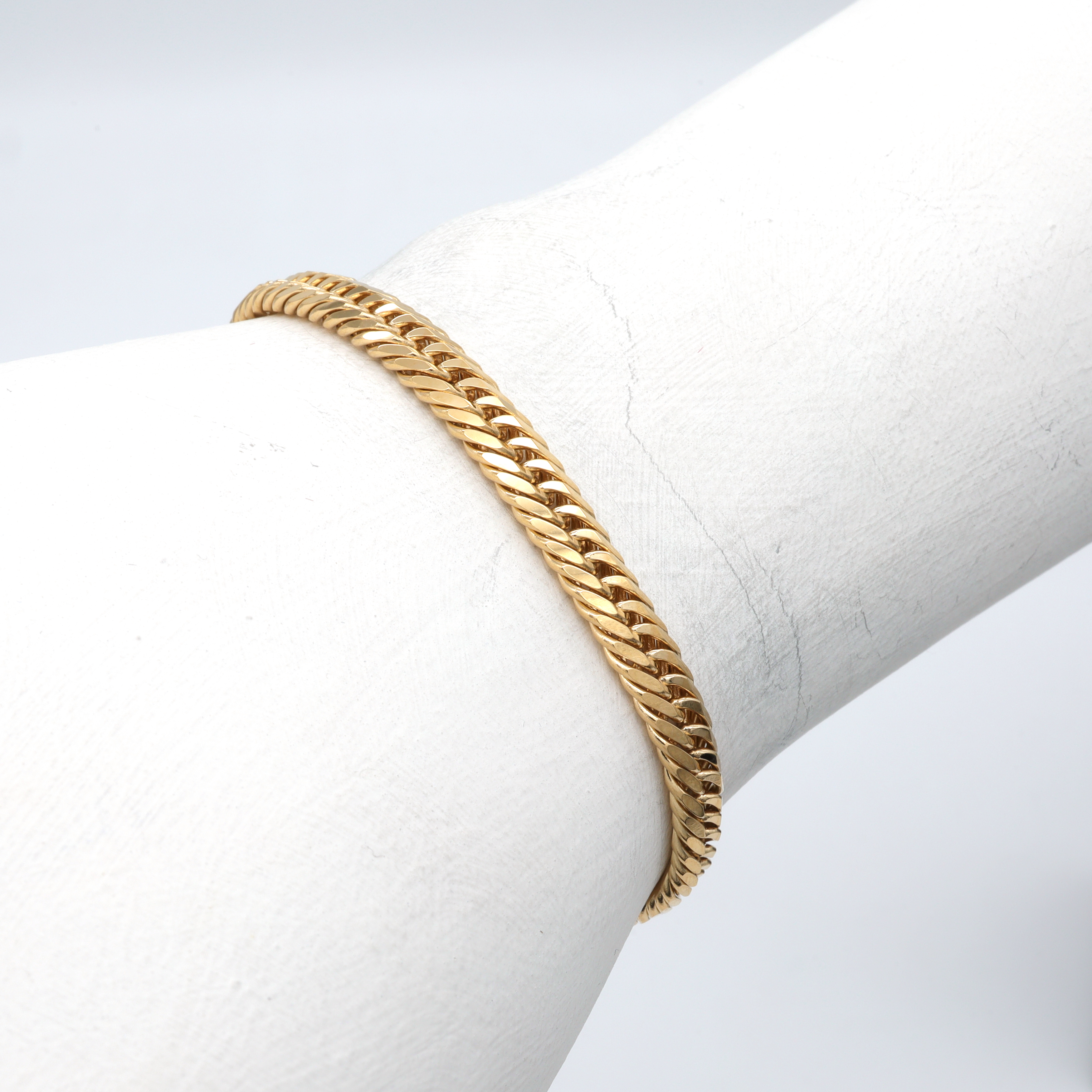 18K YG T.CURB-8DC BRACELET